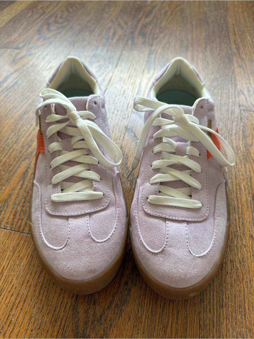 Women’s Size 9 Lavender Suede Dr. Scholl’s ‘Time Off’ Sneaker with Red Accents - Picture 2 of 6